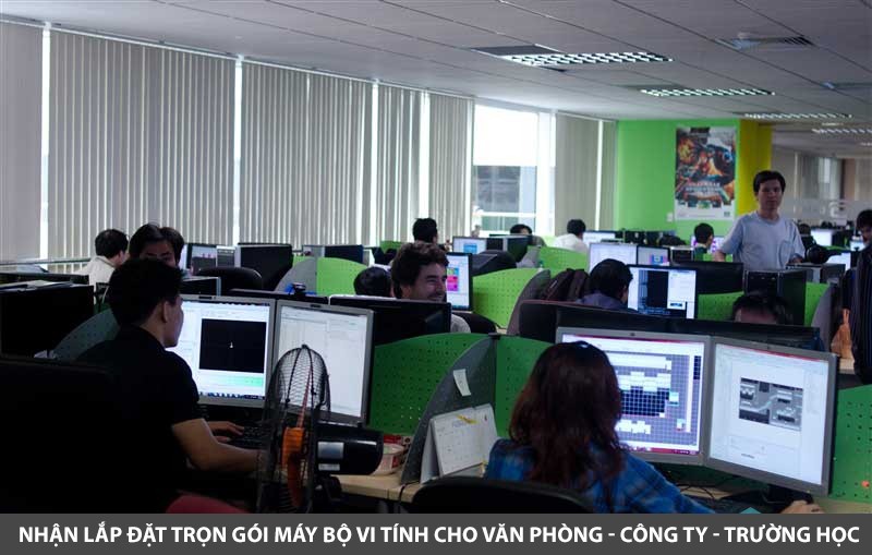 nhan-lap-dat-tron-goi-may-vi-tinh-cho-van-phong-cong-ty-truong-hoc-gia-re